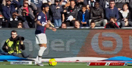 图片报：阿德耶米想在续约合同加解约条款，曼联接触其经纪人