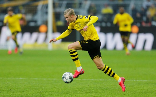 巴甲末轮赛前，内马尔获赠桑托斯生涯150球纪念品