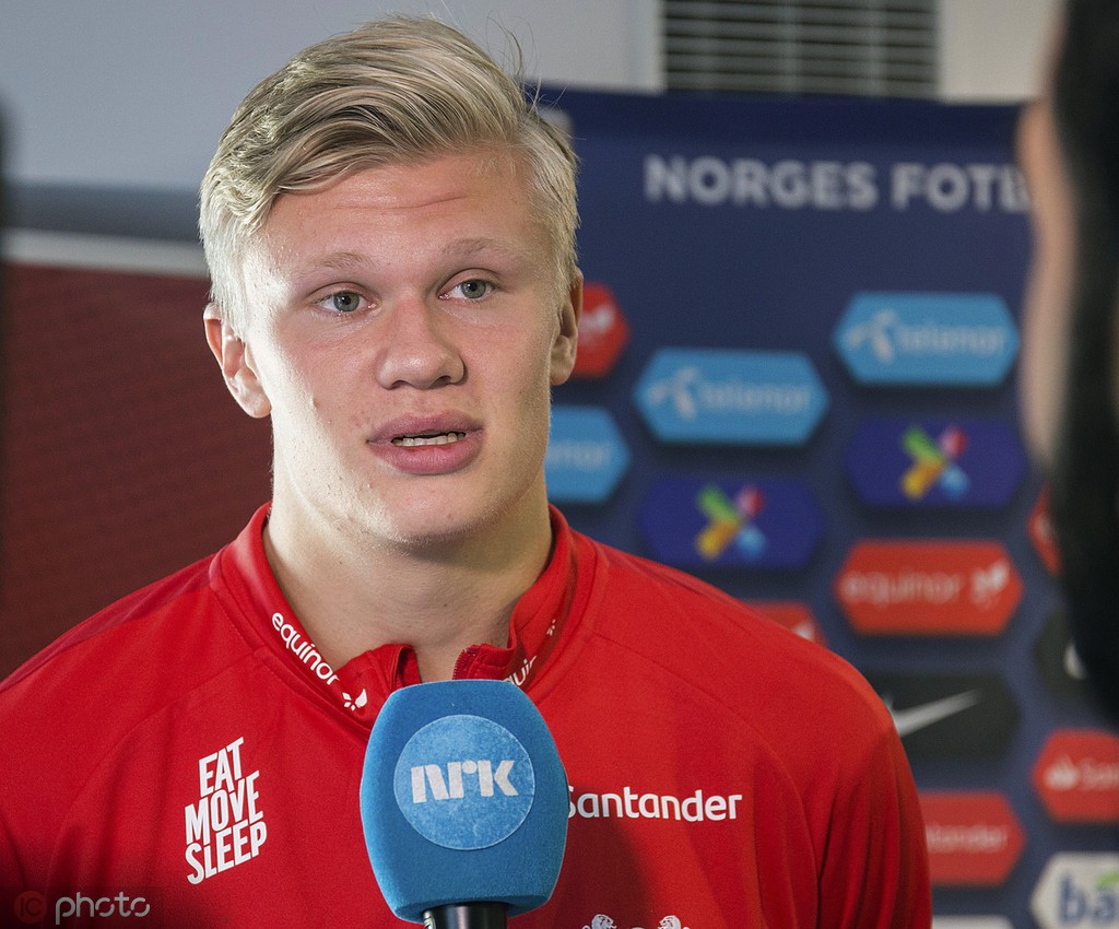 女排世联赛香港站：中国女排3-1日本队，八人表现满分，两人及格