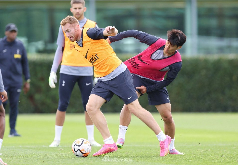 环足奖年度最佳女足球员候选：邦马蒂、普特利亚斯、凯莉在列