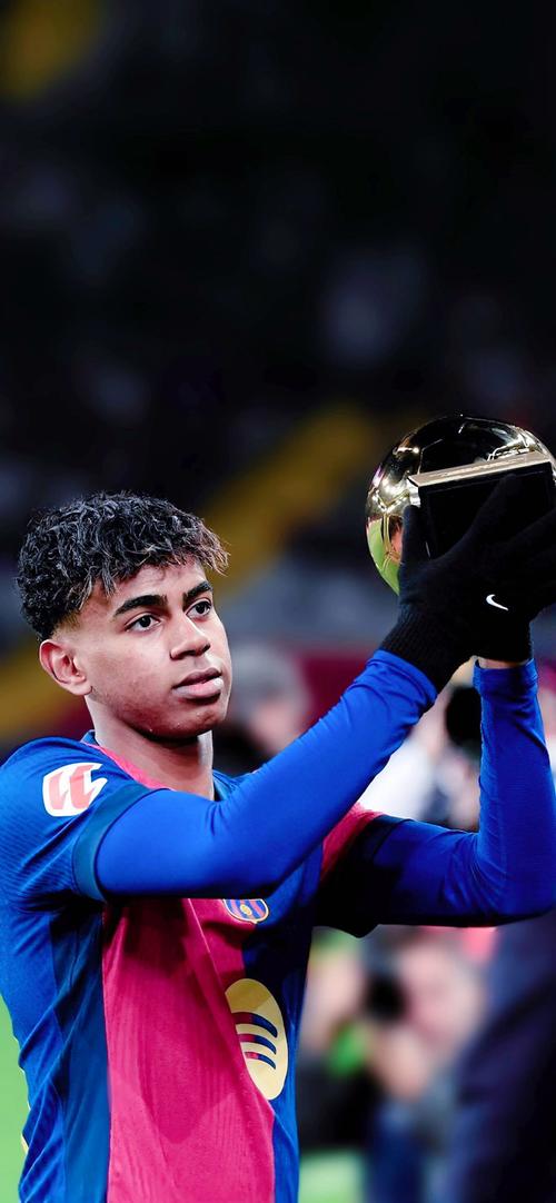 巴黎中场控制力全面升级