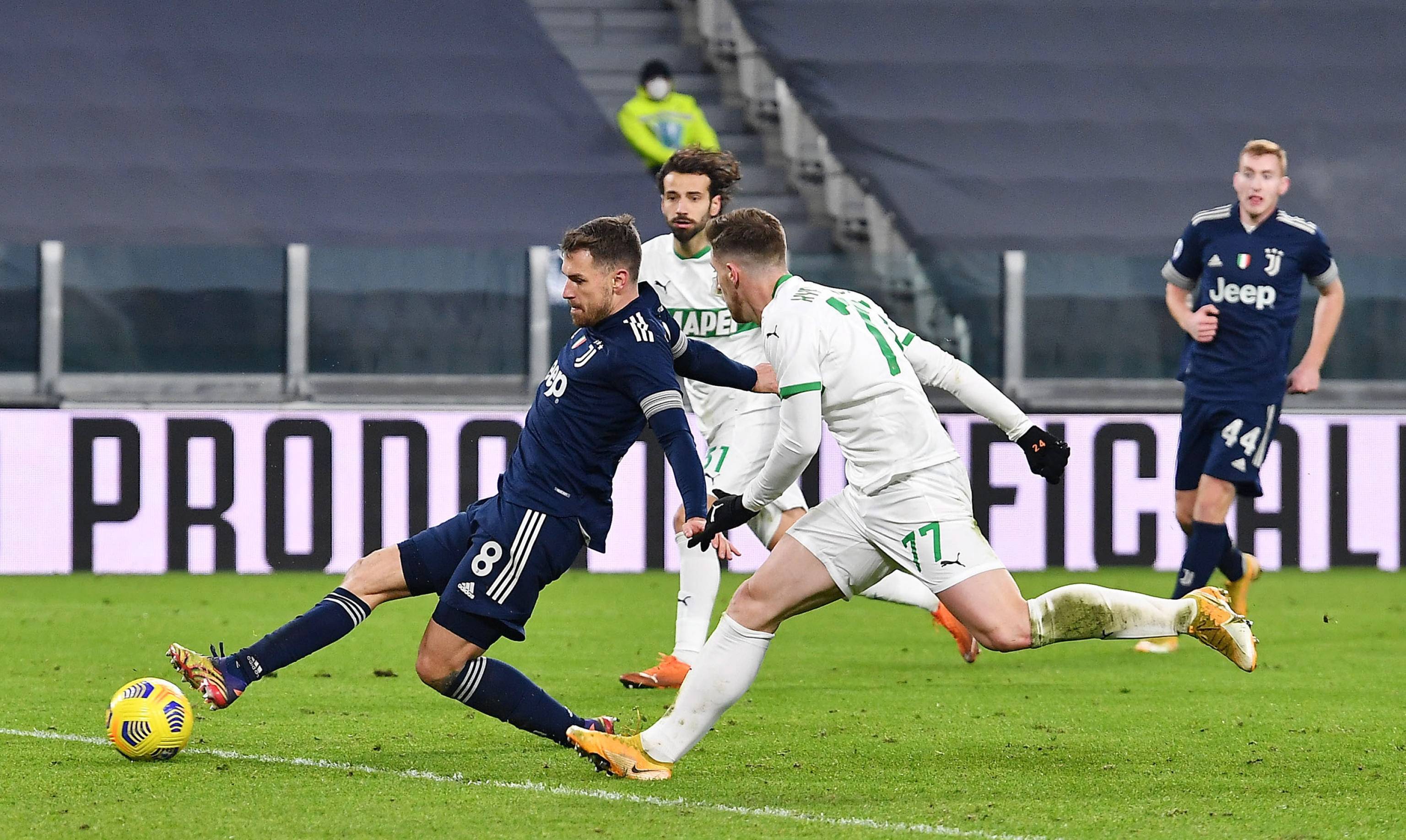 五大联赛唯一中资球队神仙难救 狼队15轮2分 魔鬼赛程战枪蜂军魔