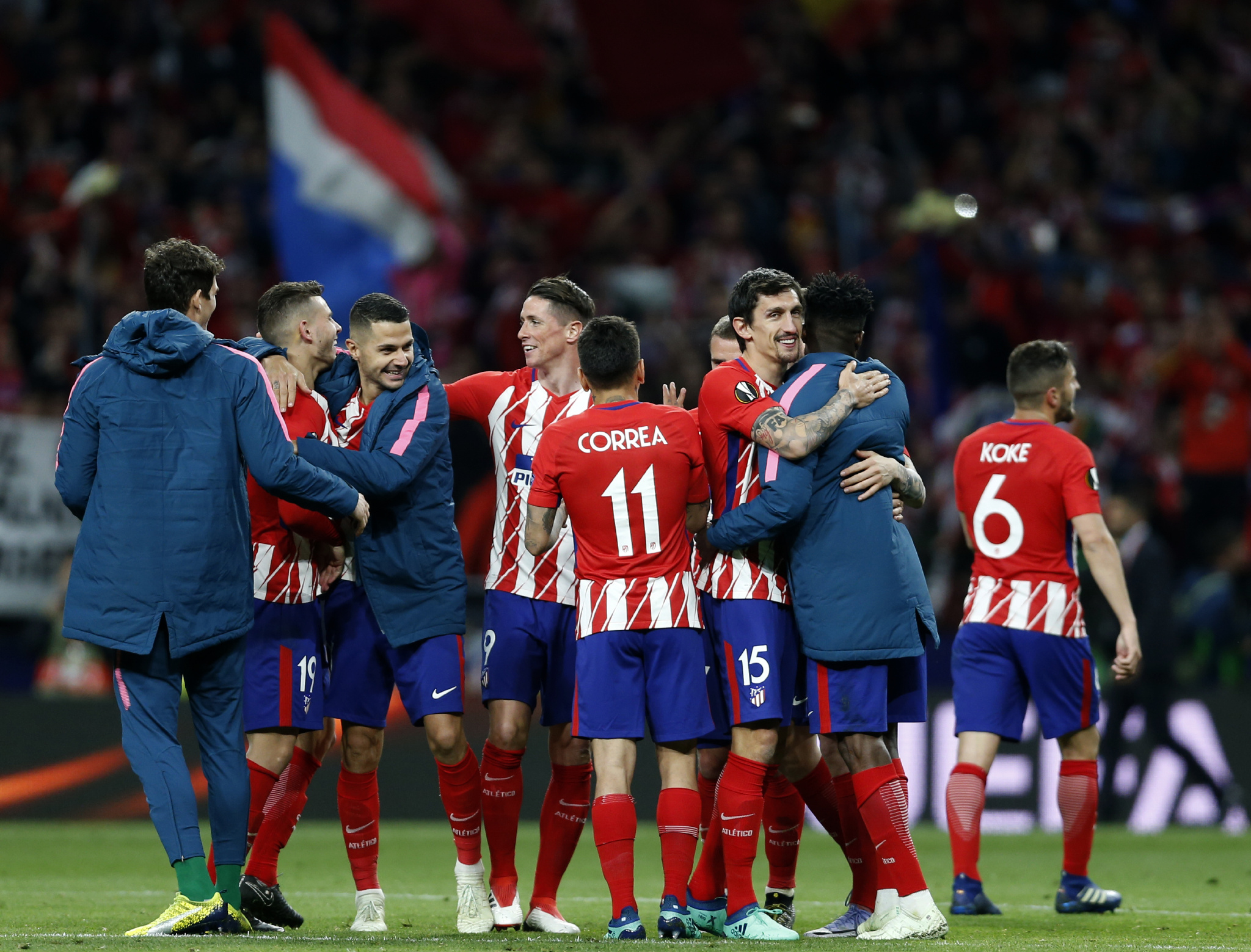 足球国足备战进入冲刺阶段，全队封闭训练